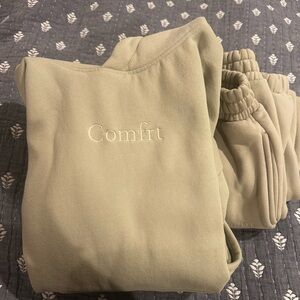 Comfrt Women's Sage Sweatsuit Set